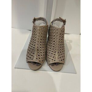 Vince Camuto Eiana Sandals heels Women's Size 8.5M Beige Woven Block